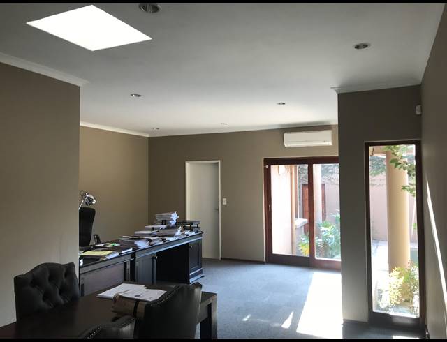 380M² BUILDING FOR SALE IN LONEHILL